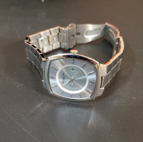 Watch - Picture 2 of 6